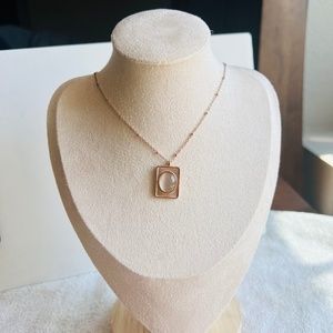 Stainless steel Off white stone pendent necklace